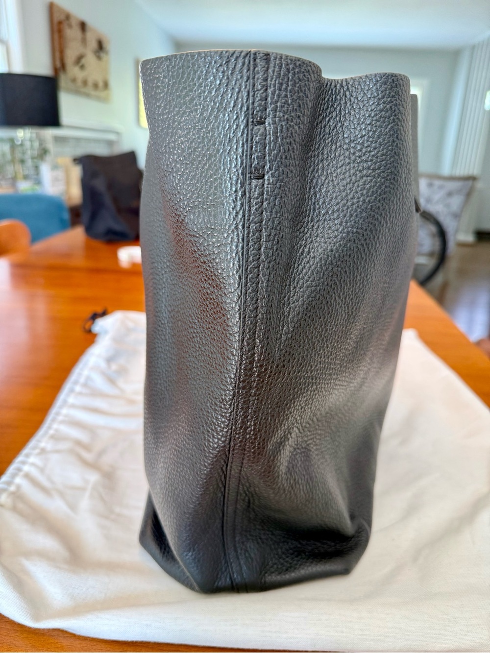 Cuyana Classic Structured Tote in Black - Picture 3 of 13